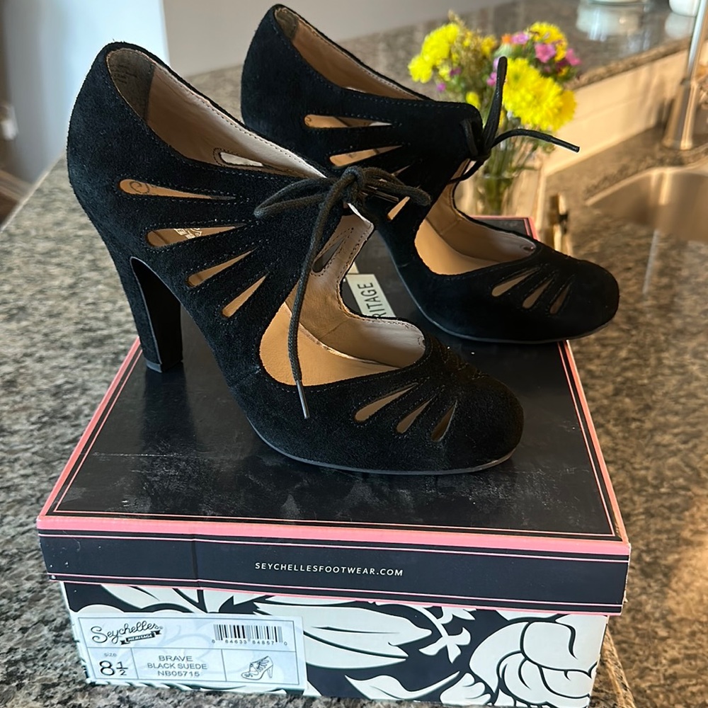 EUC Seychelles Brave Black Suede Heel